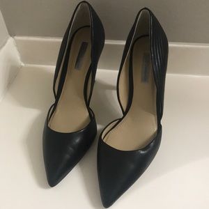 Black pumps